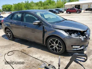 2018 Ford Focus SE z VIN 1FADP3F20JL257320, wystawiony jako Copart lot #55956435 z przebiegiem 26 919 mil mil oraz Szkoda całkowita • Salvage title. Historia ofert i sprzedaży dostępna na DreamBid. Obrazek 4.