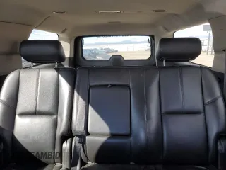 2010 GMC Yukon XL z VIN 1GKUKKE30AR267621, wystawiony jako Copart lot #49843725 z przebiegiem 228 771 mil mil oraz Czysty tytuł • Clean title. Historia ofert i sprzedaży dostępna na DreamBid. Obrazek 10.
