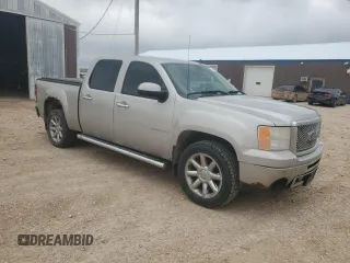 2008 GMC Sierra Denali z VIN 2GTEK638081143910, wystawiony jako Copart lot #53369665 z przebiegiem 161 870 mil mil oraz Szkody całkowita. Historia ofert i sprzedaży dostępna na DreamBid. Obrazek 4.