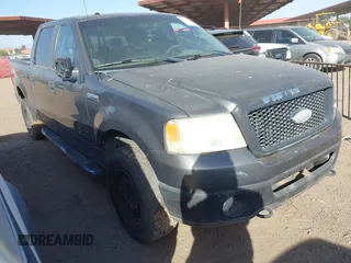 2008 Ford F-150 XLT z VIN 1FTPW145X8FB04108, wystawiony jako IAAI lot #42268578 z przebiegiem 208 264 mil mil oraz . Historia ofert i sprzedaży dostępna na DreamBid. Obrazek 1.