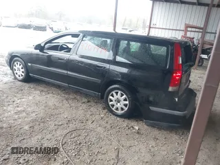2002 Volvo V70 with VIN YV1SW61R821261424, listed as a IAAI auction lot 42014484 with 1 mi miles. Bid and sale history available at carsss.com. Image 3.