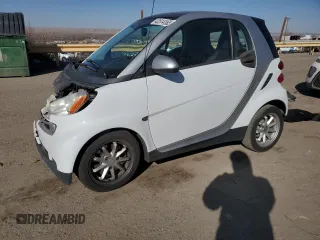 2010 Smart fortwo Pure z VIN WMEEJ3BA4AK341838, wystawiony jako Copart lot #42514165 z przebiegiem 86 418 mil mil oraz Szkody całkowita. Historia ofert i sprzedaży dostępna na DreamBid. Obrazek 1.