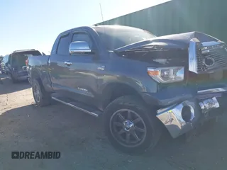 2010 Toyota Tundra z VIN 5TFUY5F15AX138097, wystawiony jako IAAI lot #41686710 z przebiegiem 258 419 mil mil oraz . Historia ofert i sprzedaży dostępna na DreamBid. Obrazek 1.