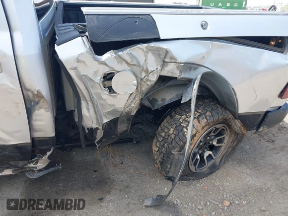 2015 Ram 1500 Rebel z VIN 1C6RR7YT0FS751334, wystawiony jako IAAI lot #41933040 z przebiegiem 167 336 mil mil oraz . Historia ofert i sprzedaży dostępna na DreamBid. Obrazek 6.