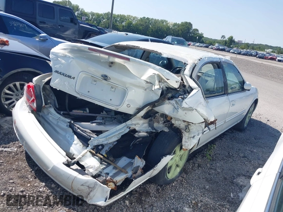 2000 Nissan Maxima GXE with VIN JN1CA31D3YT535608, listed as a IAAI auction lot 40024772 with 282,778 mi miles and . Bid and sale history available at DreamBid. Image 4.