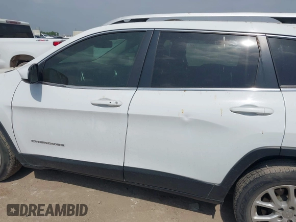 2018 Jeep Cherokee Latitude Plus with VIN 1C4PJLLX2JD557198, listed as a IAAI auction lot 41908907 with 155,195 mi miles and . Bid and sale history available at DreamBid. Image 14.