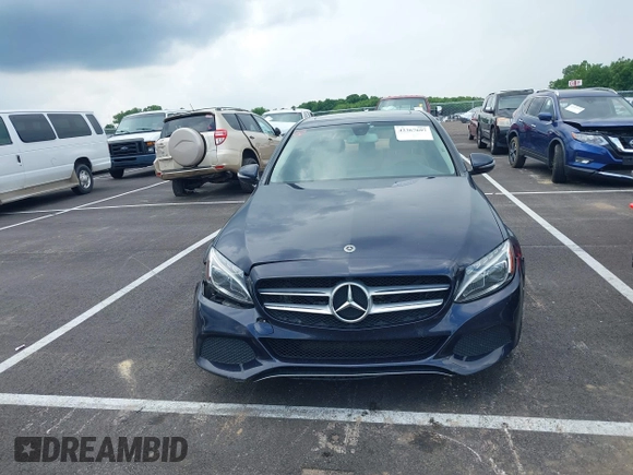 2018 Mercedes-Benz C 300 with VIN 55SWF4JB8JU279005, listed as a IAAI auction lot 42367697 with 197,782 mi miles and . Bid and sale history available at DreamBid. Image 12.