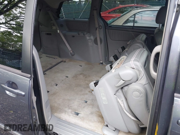 2006 Toyota Sienna XLE z VIN 5TDZA22C36S535207, wystawiony jako IAAI lot #42521737 z przebiegiem 147 801 mil mil oraz . Historia ofert i sprzedaży dostępna na DreamBid. Obrazek 8.
