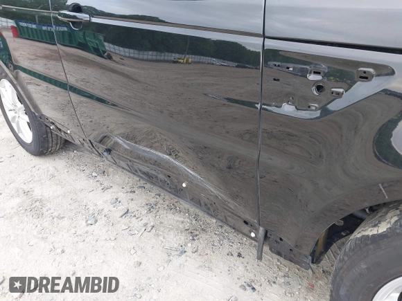 2018 Land Rover Range Rover Sport SE with VIN SALWG2RV7JA400013, listed as a IAAI auction lot 42157814 with 52,501 mi miles and . Bid and sale history available at DreamBid. Image 18.