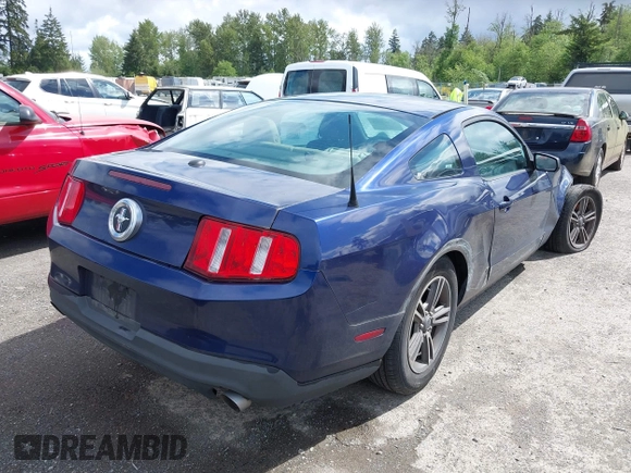 2012 Ford Mustang Premium z VIN 1ZVBP8AM6C5286607, wystawiony jako IAAI lot #42305725 z przebiegiem 137 065 mil mil oraz . Historia ofert i sprzedaży dostępna na DreamBid. Obrazek 4.