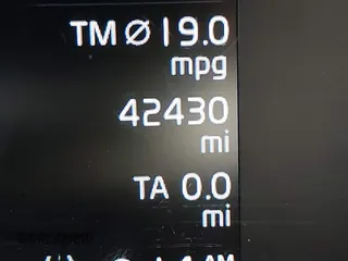 2019 Volvo XC60 Momentum with VIN LYV102RK4KB308332, listed as a IAAI auction lot 42382924 with 42,430 mi miles and . Bid and sale history available at DreamBid. Image 15.