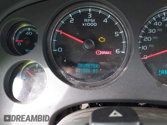 2008 Chevrolet Suburban LTZ with VIN 1GNFC16018R143195, listed as a IAAI auction lot 41577367 with 223,506 mi miles and . Bid and sale history available at DreamBid. Image 15.