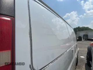 2015 Chevrolet Express Cargo z VIN 1GCWGFCF2F1160764, wystawiony jako IAAI lot #42566615 z przebiegiem 232 493 mil mil oraz . Historia ofert i sprzedaży dostępna na DreamBid. Obrazek 10.