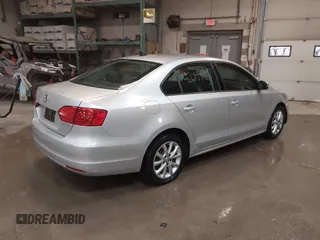 2012 Volkswagen Jetta SE с VIN 3VWDX7AJ9CM018864, выставлен на аукционе IAAI как лот 42044947 с пробегом 142 549 миль миль и . История ставок и продаж доступна на DreamBid. Изображение 4.