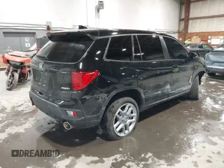 2025 Honda Passport EX-L z VIN 5FNYF8H54SB010454, wystawiony jako IAAI lot #41569333 z przebiegiem 4592 mil mil oraz . Historia ofert i sprzedaży dostępna na DreamBid. Obrazek 4.