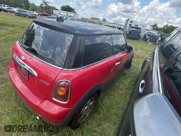 2010 MINI Hardtop with VIN WMWMF3C55ATZ24438, listed as a Copart auction lot 56395435 with Not Provided miles and Clean Title. Bid and sale history available at DreamBid. Image 4.