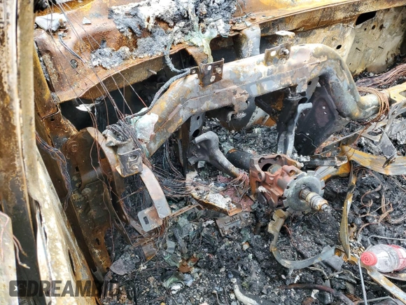 2015 GMC Sierra 3500HD Denali z VIN 1GT424E86FF592155, wystawiony jako Copart lot #38358354 z przebiegiem Nie podano mil oraz Nie do naprawy • Non repairable. Historia ofert i sprzedaży dostępna na DreamBid. Obrazek 9.