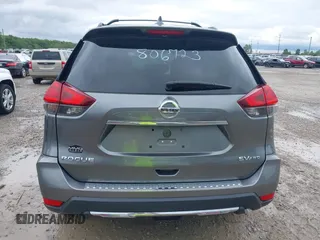 2017 Nissan Rogue SL z VIN 5N1AT2MVXHC806723, wystawiony jako IAAI lot #42331531 z przebiegiem 103 565 mil mil oraz . Historia ofert i sprzedaży dostępna na DreamBid. Obrazek 15.