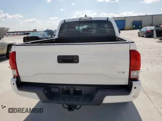 2017 Toyota Tacoma SR5 z VIN 5TFCZ5AN1HX048104, wystawiony jako Copart lot #60883165 z przebiegiem 143 856 mil mil oraz Szkoda całkowita • Salvage title. Historia ofert i sprzedaży dostępna na DreamBid. Obrazek 6.