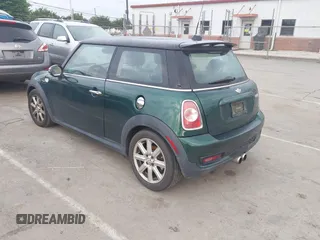 2013 MINI Hardtop S z VIN WMWSV3C50DT397035, wystawiony jako IAAI lot #42386524 z przebiegiem 145 465 mil mil oraz . Historia ofert i sprzedaży dostępna na DreamBid. Obrazek 3.
