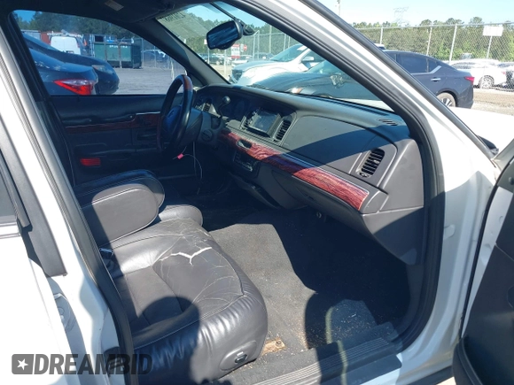 2000 Mercury Grand Marquis LS z VIN 2MEFM75W3YX689323, wystawiony jako IAAI lot #42019687 z przebiegiem 241 045 mil mil oraz . Historia ofert i sprzedaży dostępna na DreamBid. Obrazek 5.