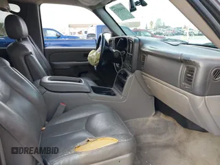 2004 Chevrolet Tahoe LS with VIN 1GNEK13T64R265302, listed as a IAAI auction lot 41445237 with 242,840 mi miles. Bid and sale history available at carsss.com. Image 5.
