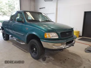 1998 Ford F-150 XL z VIN 1FTRX18L5WNB23716, wystawiony jako IAAI lot #42579695 z przebiegiem 305 363 mil mil oraz . Historia ofert i sprzedaży dostępna na DreamBid. Obrazek 1.