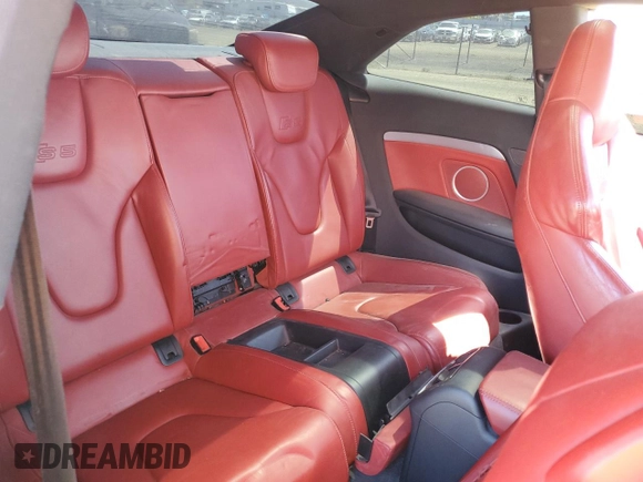 2009 Audi S5 z VIN WAURV78T89A015110, wystawiony jako Copart lot #57497765 z przebiegiem 99 110 mil mil oraz Szkoda całkowita • Salvage title. Historia ofert i sprzedaży dostępna na DreamBid. Obrazek 10.