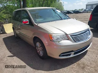 2014 Chrysler Town & Country Touring L z VIN 2C4RC1CG1ER107844, wystawiony jako IAAI lot #42289512 z przebiegiem 177 282 mil mil oraz . Historia ofert i sprzedaży dostępna na DreamBid. Obrazek 1.