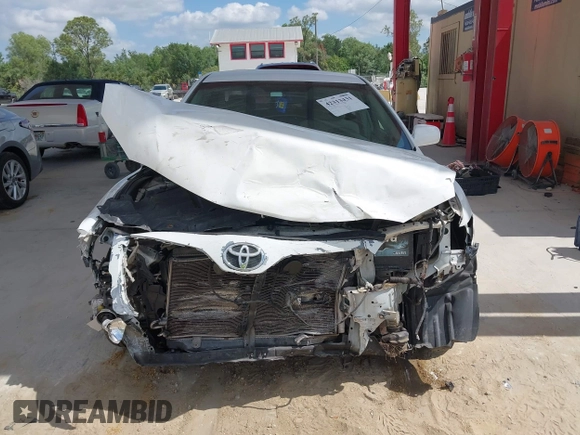 2011 Toyota Camry LE z VIN 4T1BF3EK6BU631409, wystawiony jako IAAI lot #42313431 z przebiegiem 117 409 mil mil oraz . Historia ofert i sprzedaży dostępna na DreamBid. Obrazek 12.