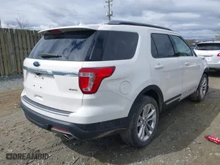 2018 Ford Explorer XLT with VIN 1FM5K8D80JGC21343, listed as a IAAI auction lot 41734012 with 90,193 mi miles. Bid and sale history available at carsss.com. Image 4.