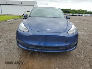 2024 Tesla Model Y Long Range z VIN 7SAYGDEE0RA286070, wystawiony jako Copart lot #58200425 z przebiegiem 16 881 mil mil oraz Szkoda całkowita • Salvage title. Historia ofert i sprzedaży dostępna na DreamBid. Obrazek 5.