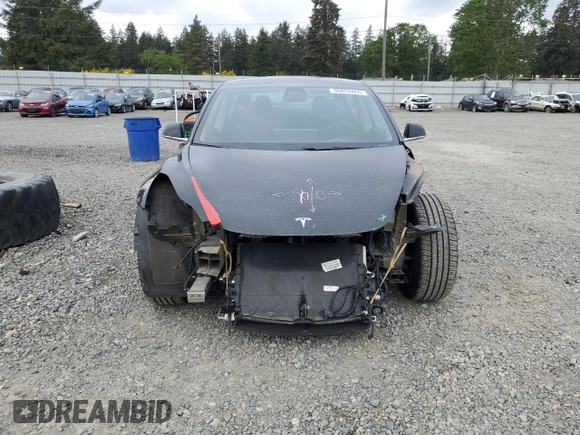 2019 Tesla Model 3 Mid Range z VIN 5YJ3E1EA2KF361787, wystawiony jako Copart lot #56059465 z przebiegiem 50 186 mil mil oraz Szkody całkowita. Historia ofert i sprzedaży dostępna na DreamBid. Obrazek 5.