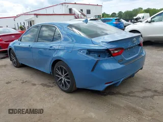 2023 Toyota Camry SE z VIN 4T1T11AK0PU115695, wystawiony jako IAAI lot #42221720 z przebiegiem 67 575 mil mil oraz . Historia ofert i sprzedaży dostępna na DreamBid. Obrazek 3.