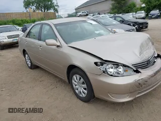 2005 Toyota Camry STD z VIN 4T1BE32K85U413029, wystawiony jako IAAI lot #42451231 z przebiegiem 113 807 mil mil oraz . Historia ofert i sprzedaży dostępna na DreamBid. Obrazek 1.