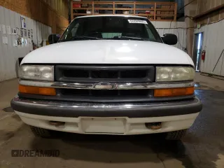 1999 Chevrolet Blazer LS with VIN 1GNCT18W5XK136973, listed as a Copart auction lot 60284865 with 199,759 mi miles and Clean title. Bid and sale history available at DreamBid. Image 5.