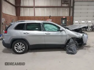 2019 Jeep Cherokee Latitude with VIN 1C4PJMCB7KD118915, listed as a IAAI auction lot 41903336 with 105,425 mi miles. Bid and sale history available at carsss.com. Image 13.
