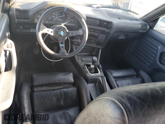 1989 BMW 3 Series z VIN WBABB1308K8275640, wystawiony jako Copart lot #44318675 z przebiegiem 182 867 mil mil oraz Czysty tytuł • Clean title. Historia ofert i sprzedaży dostępna na DreamBid. Obrazek 8.