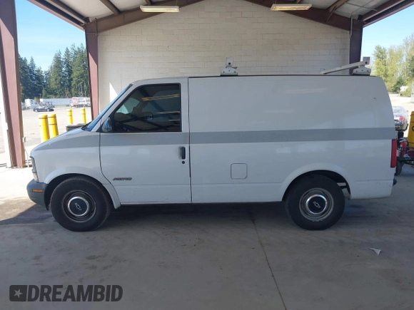 1997 Chevrolet Astro Cargo Van with VIN 1GCDM19W3VB162090, listed as a IAAI auction lot 42019388 with 238,724 mi miles. Bid and sale history available at carsss.com. Image 14.