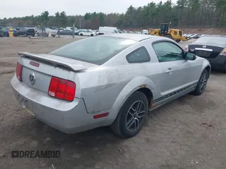 2005 Ford Mustang Deluxe with VIN 1ZVFT80N855107025, listed as a IAAI auction lot 42080576 with 177,401 mi miles. Bid and sale history available at carsss.com. Image 4.