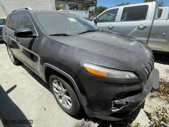 2015 Jeep Cherokee Latitude with VIN 1C4PJLCSXFW781657, listed as a Copart auction lot 45606025 with 132,235 mi miles and Clean Title. Bid and sale history available at carsss.com. Image 1.
