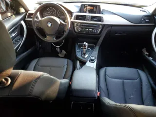 2016 BMW 3 Series 320i xDrive z VIN WBA8A3C52GK688328, wystawiony jako Copart lot #86874304 z przebiegiem 84 764 mil mil oraz Szkoda całkowita • Salvage title. Historia ofert i sprzedaży dostępna na DreamBid. Obrazek 8.