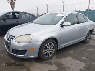 2005 Volkswagen Jetta z VIN 3VWDG71K85M603060, wystawiony jako IAAI lot #42106030 z przebiegiem 152 666 mil mil oraz . Historia ofert i sprzedaży dostępna na DreamBid. Obrazek 2.