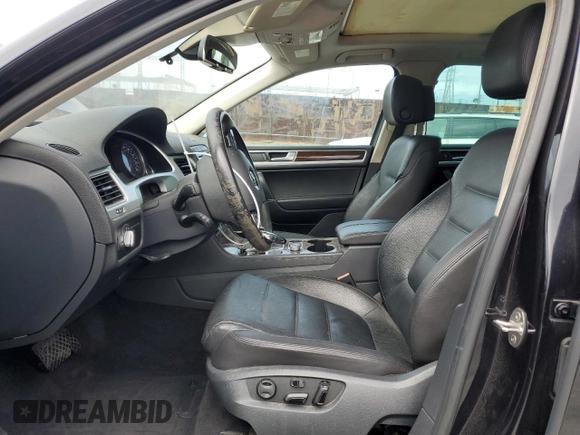 2016 Volkswagen Touareg Sport с VIN WVGEF9BP3GD011138, выставлен на аукционе Copart как лот 53557195 с пробегом 75 825 миль миль и Списание • Salvage title. История ставок и продаж доступна на DreamBid. Изображение 7.