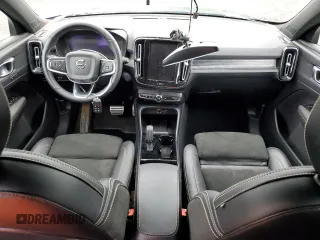 2022 Volvo XC40 Twin Plus z VIN YV4ED3UR2N2674275, wystawiony jako Copart lot #55912995 z przebiegiem Nie podano mil oraz Tytuł czysty. Historia ofert i sprzedaży dostępna na DreamBid. Obrazek 8.