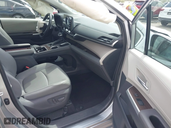 2021 Toyota Sienna XLE with VIN 5TDYRKEC2MS072800, listed as a IAAI auction lot 41918739 with 47,921 mi miles and . Bid and sale history available at DreamBid. Image 5.
