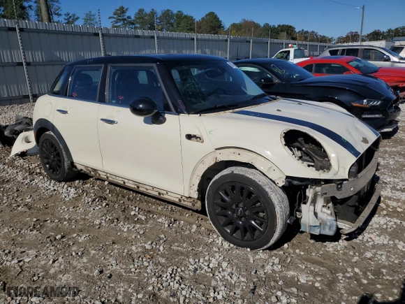 2015 MINI Cooper Hardtop 4 Door with VIN WMWXS5C5XFT830535, listed as a Copart auction lot 80746434 with 139,945 mi miles and Salvage Title. Bid and sale history available at carsss.com. Image 4.