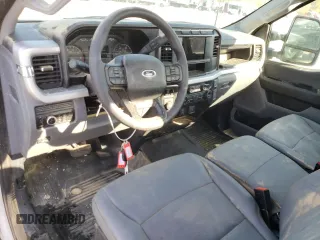 2023 Ford F-250 XL z VIN 1FTBF2BA5PED66929, wystawiony jako Copart lot #52190155 z przebiegiem Nie podano mil oraz Szkody całkowita. Historia ofert i sprzedaży dostępna na DreamBid. Obrazek 8.