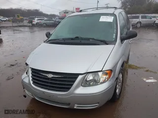 2006 Chrysler Town & Country SWB with VIN 1A4GP45R86B746860, listed as a IAAI auction lot 41728723 with NaN miles. Bid and sale history available at carsss.com. Image 18.
