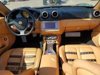 2010 Ferrari California z VIN ZFF65LJA9A0174625, wystawiony jako Copart lot #77766884 z przebiegiem 28 829 mil mil oraz Szkody całkowita. Historia ofert i sprzedaży dostępna na DreamBid. Obrazek 8.